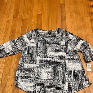 NWT JM Collection Black & White Patterned Women’s Top